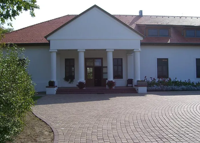 Sarlospuszta Club Hotel