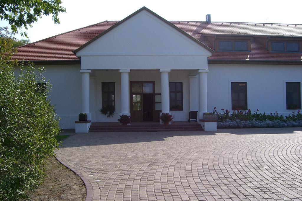Sarlospuszta Club Hotel